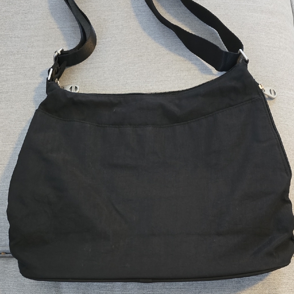 Elegant Black Shoulder Bag - Picture 3 of 4